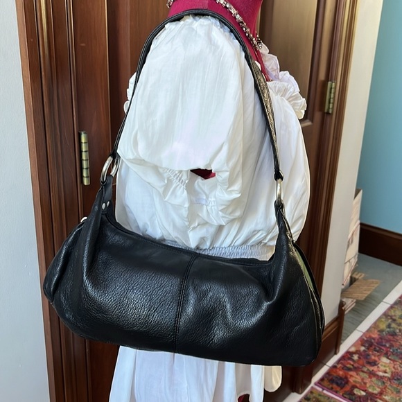 Clarks  Hobo bag  shoulder bag  pebbled leather Black  brushed silvertone HW GUC - Picture 6 of 14